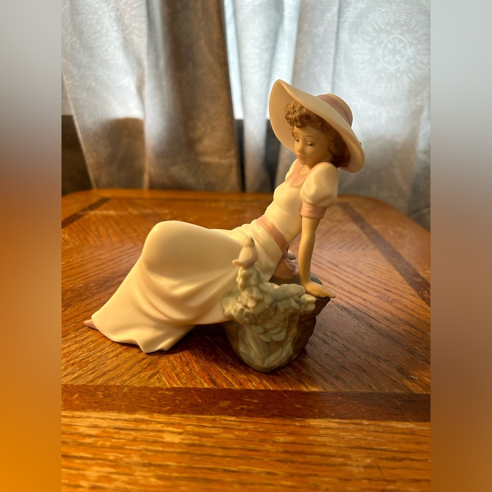 RETIRED Vintage 1991 Golden Memories Lladro Daisa Handmade Spain Girl With Bird